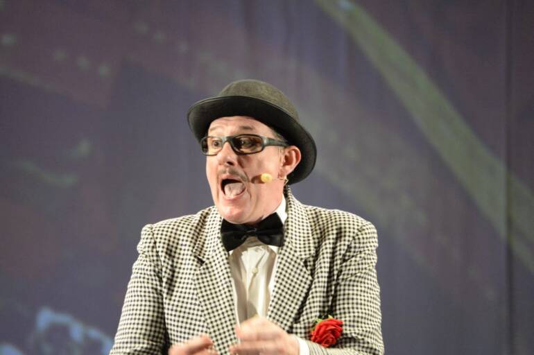 ‘Musica Ammore e Ccorne’ di Diego Macario sabato 14 settembre al teatro Lazzari Felici
