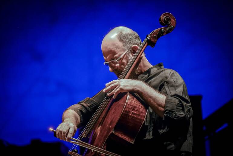 Il compositore e violoncellista brasiliano Jaques Morelenbaum in concerto a ‘Settembre al borgo’ con l’omaggio a Tom Jobim