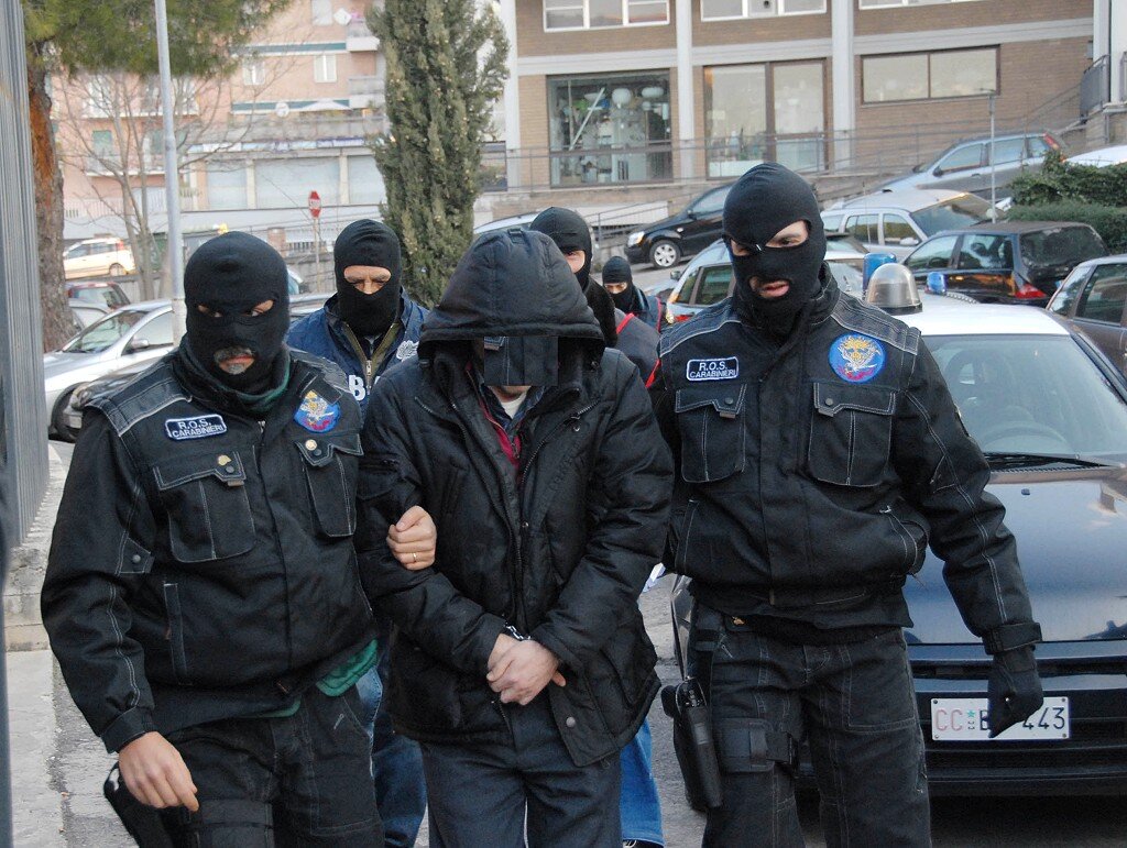 Blitz anti terrorismo in Abruzzo: 10 arresti, c’è anche l’Imam di Teramo