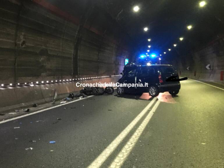 Castellammare, incidente nella galleria di Varano: coinvolte più auto. Quattro i feriti, uno gravissimo trasportato all’ospedale Cardarelli