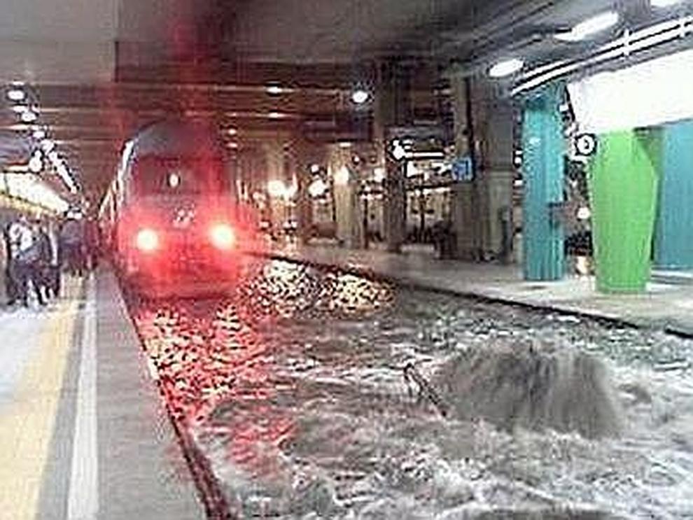 Napoli, nuovo allagamento della linea 2 della Metro: corse sospese