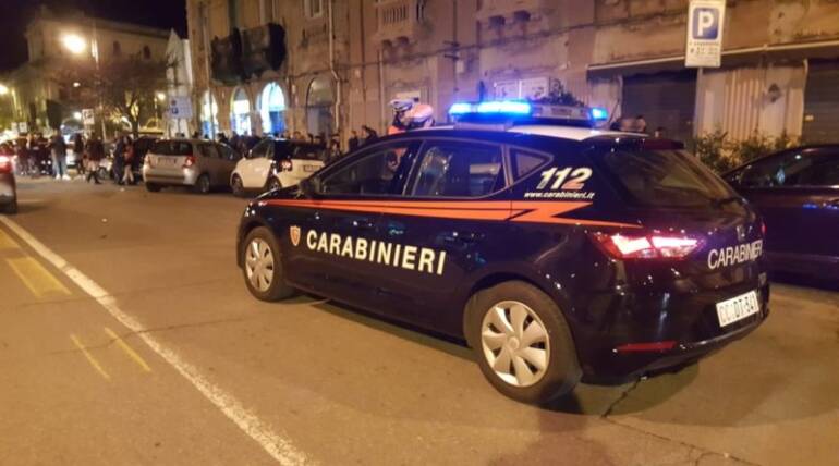 Napoli, stesa con un fucile da caccia nella notte a Fuorigrotta