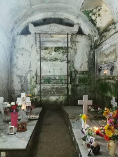 Napoli, degrado e pericolo crolli nel cimitero di Pianura: la denuncia dei consiglieri Strazzullo e Diodato