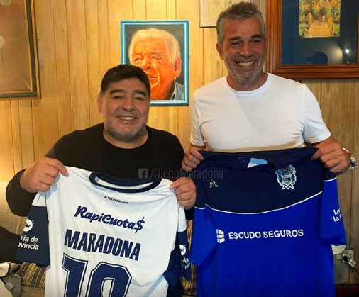 Tifosi Gimnasia in delirio per Maradona: ma non sono un mago