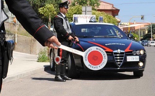 Non si ferma all’ alt dei carabinieri, trasportava rifiuti illeciti:arrestato