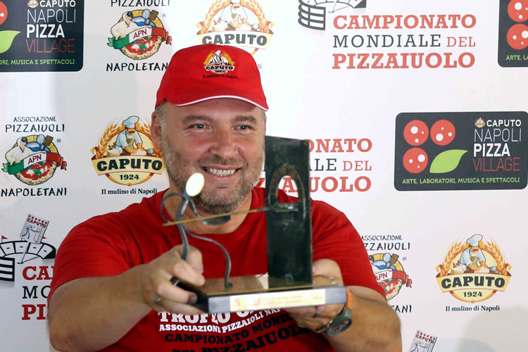 Il napoletano Ciro Magnetti vince il campionato mondiale dei pizzaioli