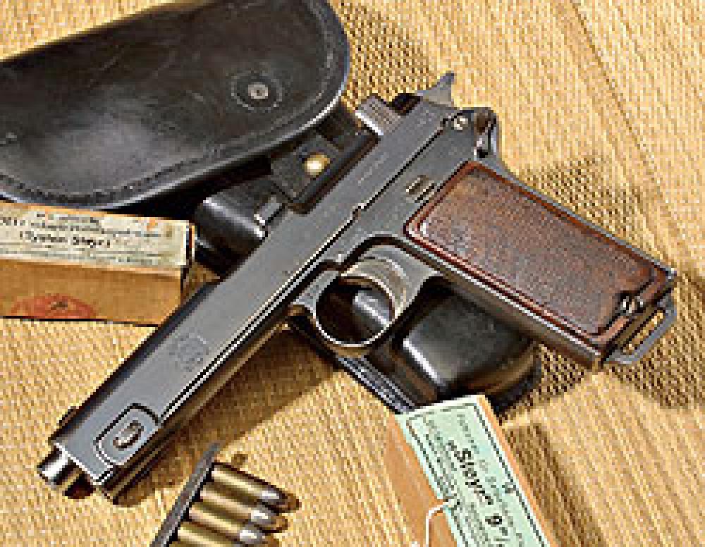Aveva in vetrina una pistola del 1912: denunciato 66enne