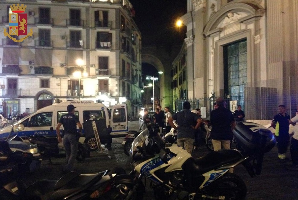 Napoli, sperona una moto della polizia: arrestato 34enne la rione Sanità