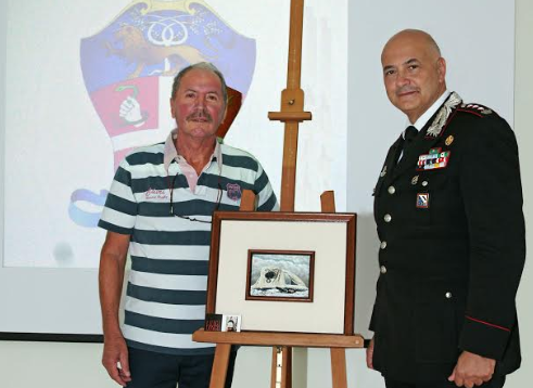 Il pittore salernitano ed ex carabiniere Luigi Longo dona una sua opera all’Arma