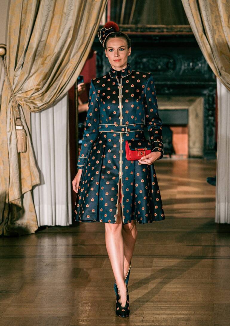 Alta moda in seta di San Leucio, in passerella gli abiti della stilista Eva Scala