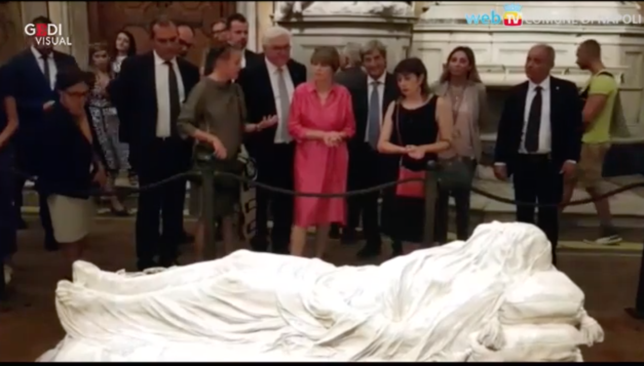 Il presidente tedesco a Napoli, tra dolci e tour nel centro storico e il ‘fuoriprogramma’ alla Sanità