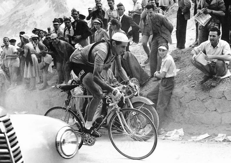 Ciclismo: un secolo fa nasceva Fausto Coppi, “uomo solo al comando”