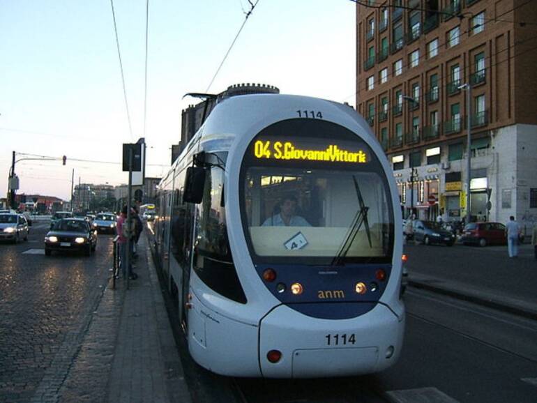 Napoli, torna il tram da San Giovanni al centro: oggi le prime prove