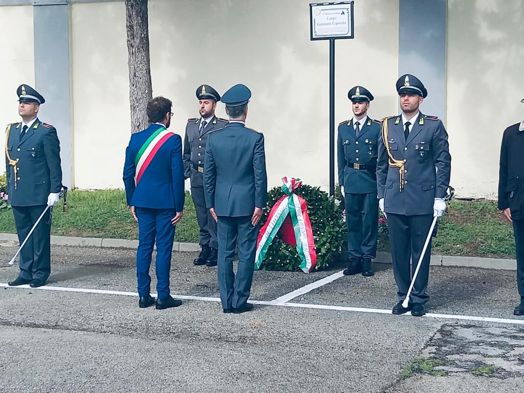 Acerra, cerimonia di intitolazione di un piazzale alla memoria del finanziere Gennaro Esposito