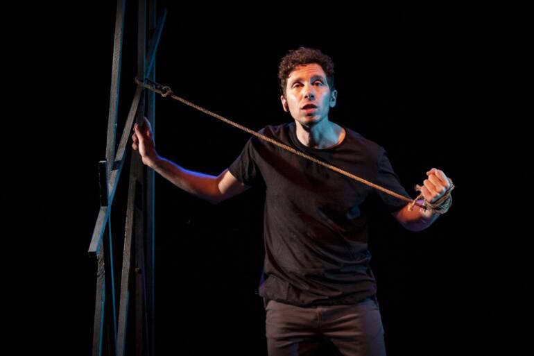 La storia di Franco Mastrogiovanni apre la stagione del Teatro Tram: da giovedì ‘Il Maestro più alto del mondo’
