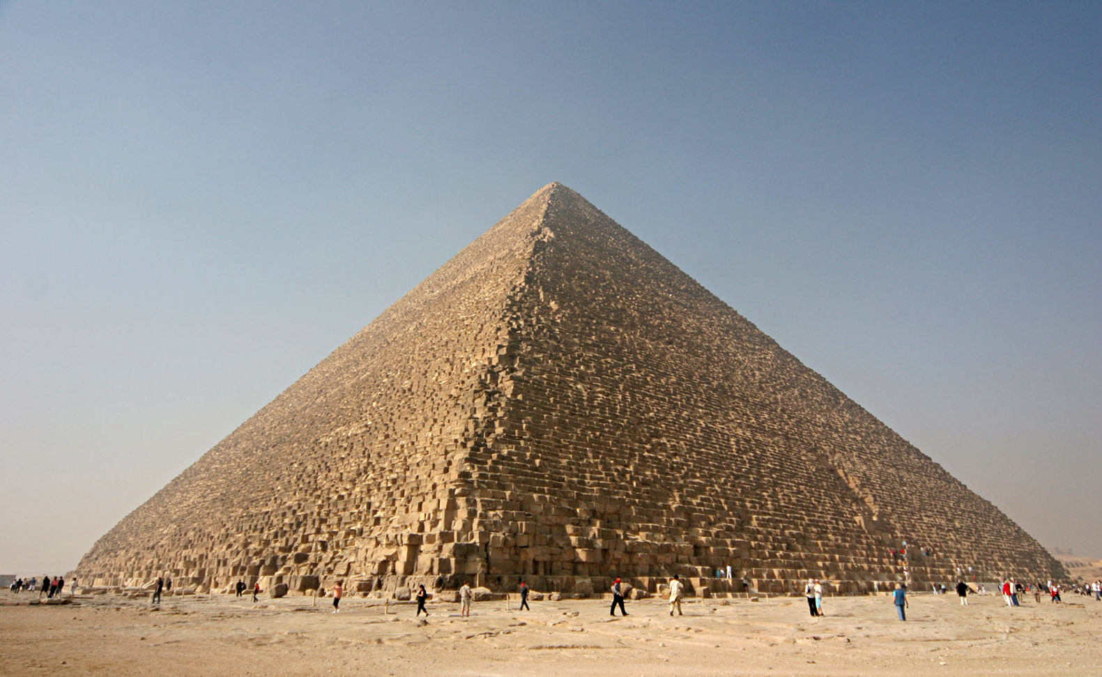 Egitto: turista arrestato per scalata a Piramide di Cheope