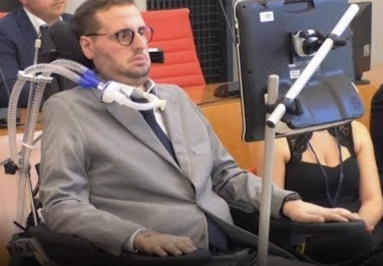 La provocazione choc del malato di Sla: ‘Senza assistenza è meglio il suicidio assistito’