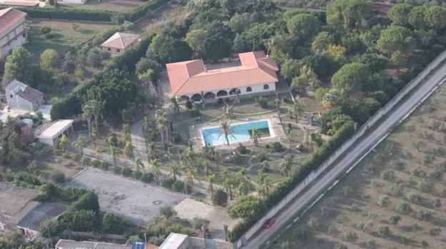 Confiscata villa a Benedetto Valenza, “re del calcestruzzo”, per 4 milioni di euro