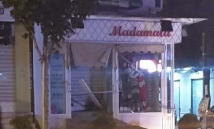 Bomba del racket nella notte contro negozio di abbigliamento a Casoria