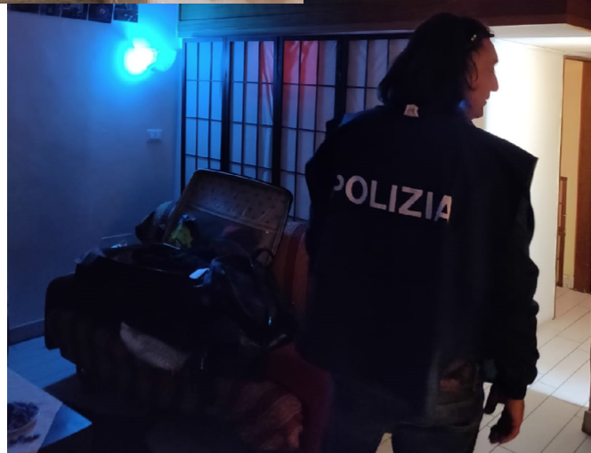 Casa squillo con sud americane scoperta nel centro di Salerno: due denunce