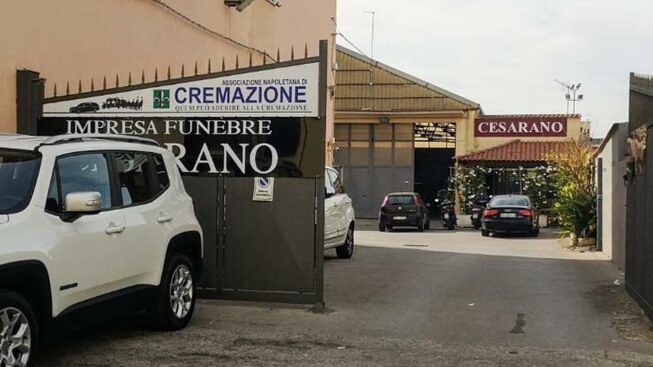 Castellammare, 5 pentiti accusano l’imprenditore delle pompe funebri: ‘Alfonso Cesarano era a disposizione del clan D’Alessandro’