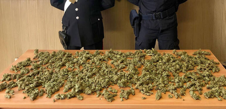 Droga nascosta nella cassetta della frutta: ai domiciliari incensurato di Sant’Anastasia