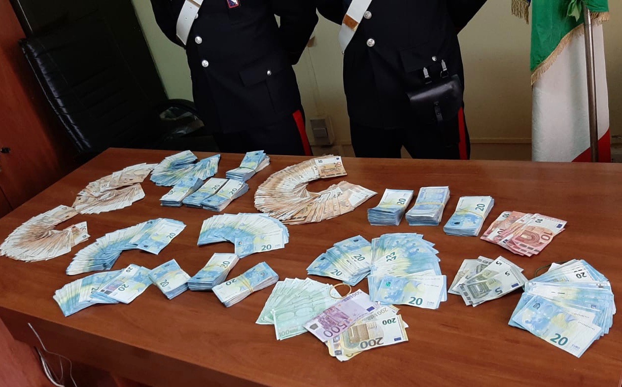 Ercolano, sorpreso con oltre 47mila euro in contanti in tasca: denunciato 39enne