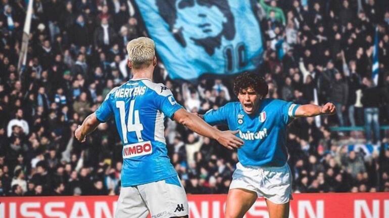Mertens si fa il fotomontaggio mentre festeggia con Maradona: ‘Che serata’