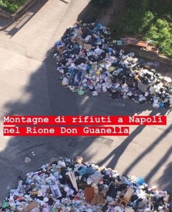 Napoli, al rione Don Guanella raccolta dei rifiuti a rilento