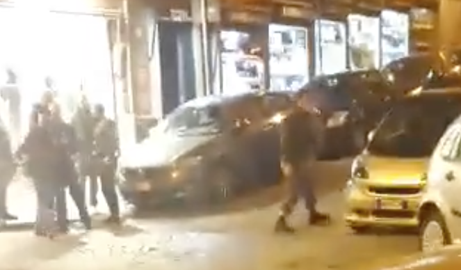 Napoli, rissa tra parcheggiatori abusivi in via dei Mille