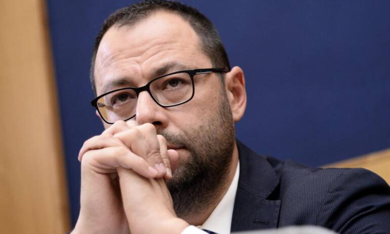 Whirlpool Napoli, Patuanelli: ‘C’è soluzione all’orizzonte’