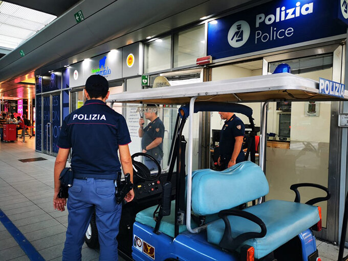Napoli, ladro di bagagli catturato dalla polizia nella Stazione Centrale