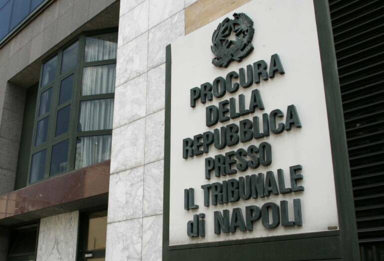 Guerriglia no vax a Napoli: decine di avvisi per gli scontri del 23 ottobre 2020