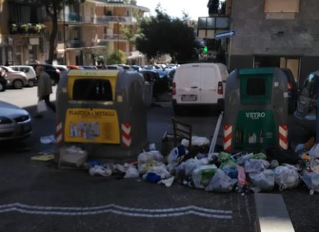Napoli, proteste ai Colli Aminei: i punti di raccolti diventate discariche a cielo aperto