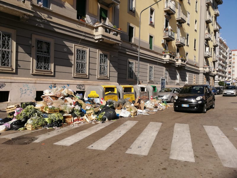 Napoli invasa dai rifiuti, Verdi: ‘Situazione delicata’