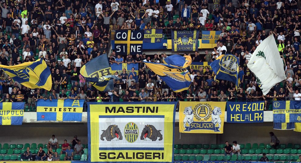 Napoli, la polizia: tifosi del Verona arrivati in ritardo all’area raccolta, nessuno sgarbo