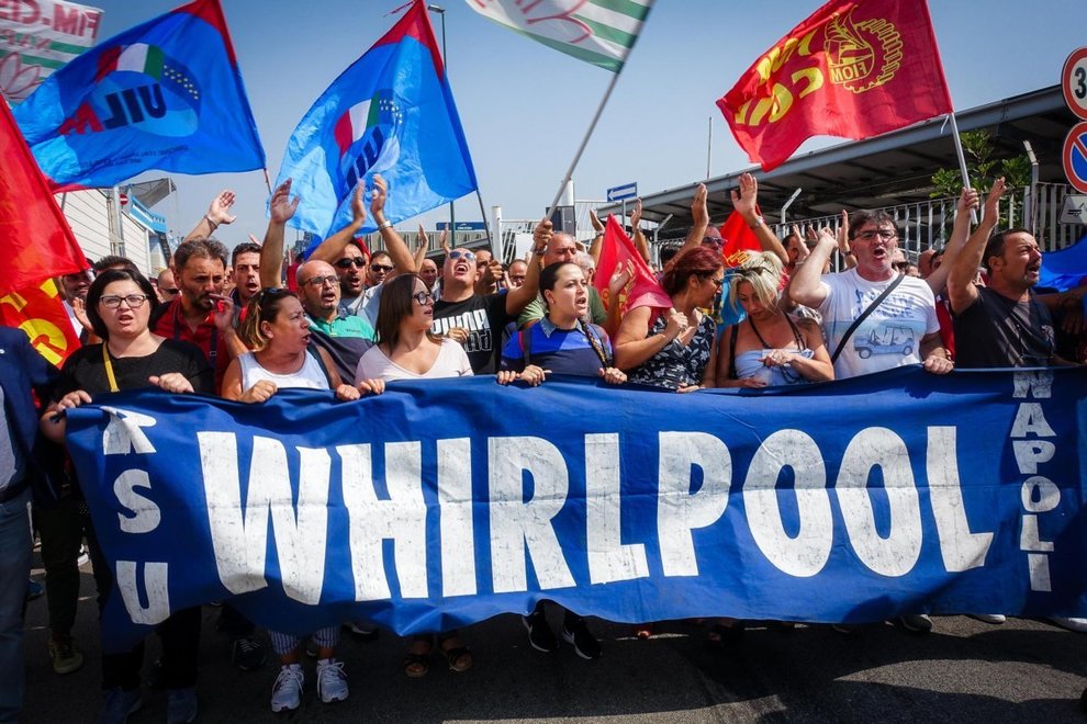 Whirlpool, Patuanelli: ‘Il sito di Napoli deve continuare, fiducia per il prossimo incontro’