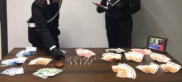 Scampia, arrestato 29enne di Mercogliano aveva eroina e soldi in auto