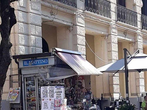 Salerno, i giornali non si vendono più: chiude lo storico chiosco del Corso
