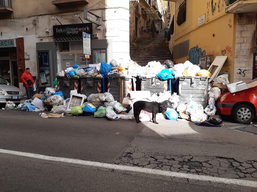 Napoli, de Magistris: ‘250tonnellate di giacenze rifiuti in strada,città pulita per domenica’