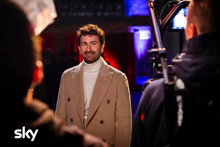 ‘Stasera felicità’, il one man show di Alessandro Siani su Sky