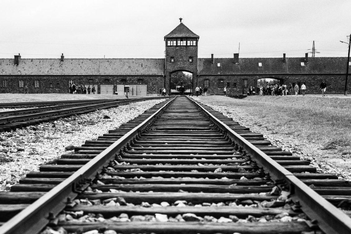 Predappio ferma i viaggi per Auschwitz, ‘Sono di parte’