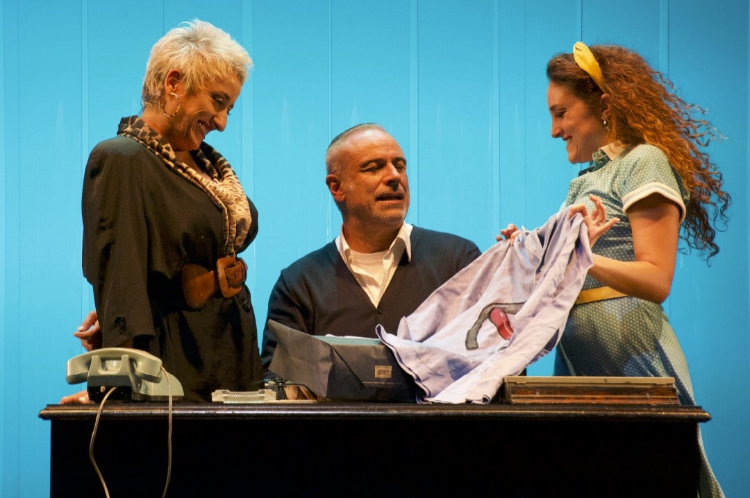 ‘Non è vero ma ci credo’ di Peppino De Filippo al Teatro Sannazaro, con Enzo De Caro per la regia di Leo Muscati