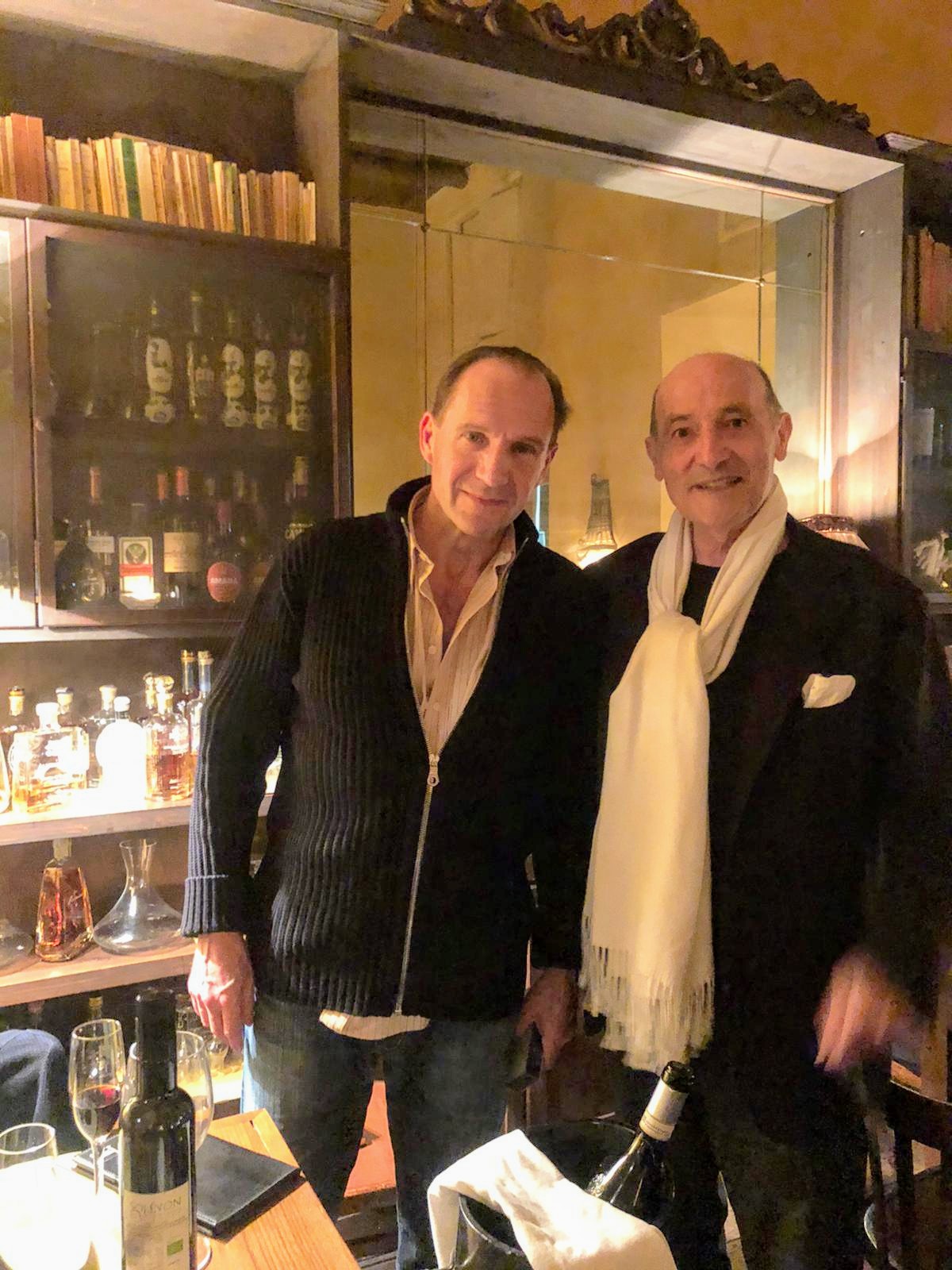 L’attore Ralph Fiennes a cena presso la Casa di Ninetta a Napoli