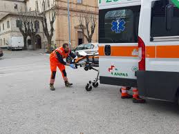 Apecar investe un uomo e scappa: ricercato