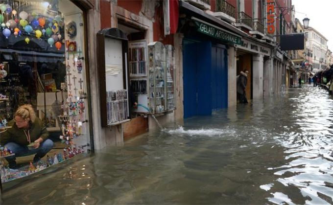 Venezia, attesa acqua alta fino a 160 centimetri: si allagherà il 77% della città