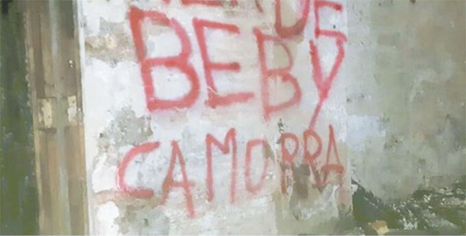Napoli, furto ad Assogioca: si indaga sulla scritta: ‘Beby camorra’
