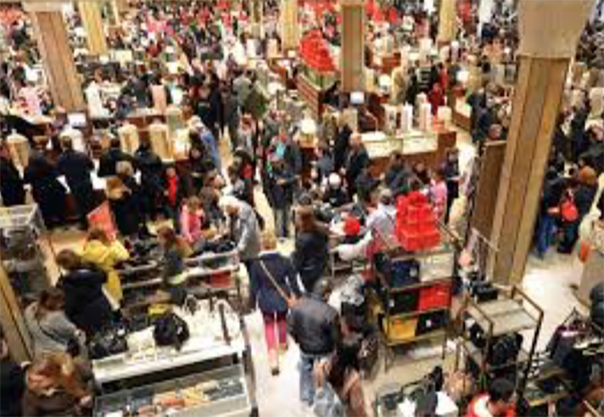 Black Friday, centri commerciali casertani presi d’assalto dai clienti