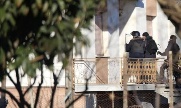 Marcianise, i carabinieri irrompono dalle finestre: arrestati due spacciatori protetti da telecamere a circuito chiuso