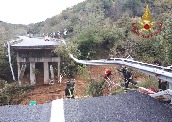 Crolla un viadotto in Liguria: non risultano auto coinvolte
